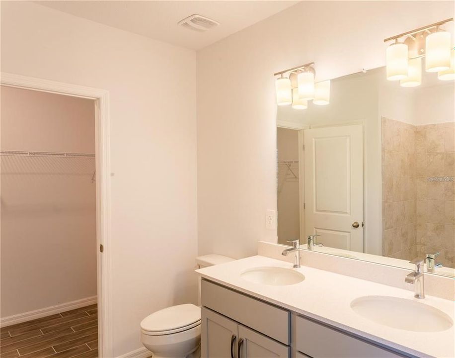 En Venta: $309,000 (4 camas, 2 baños, 1803 Pies cuadrados)