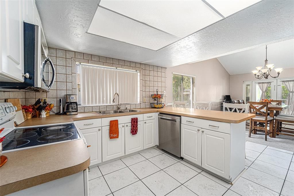 For Sale: $340,000 (3 beds, 2 baths, 1530 Square Feet)