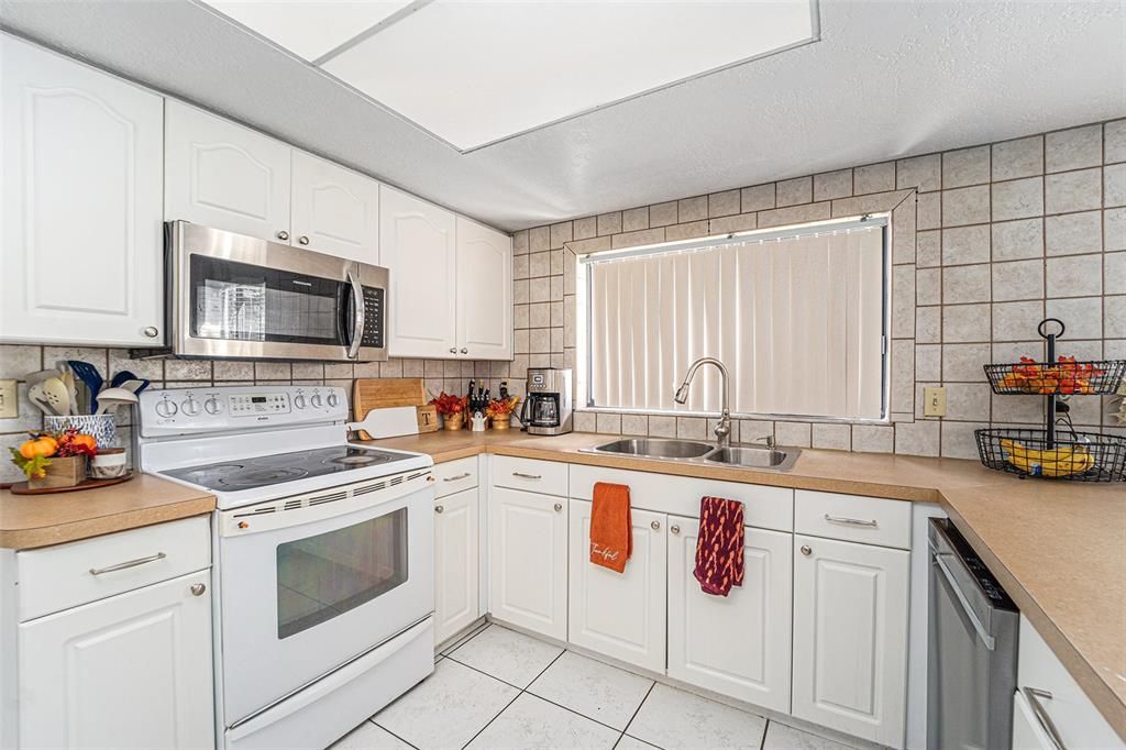 For Sale: $340,000 (3 beds, 2 baths, 1530 Square Feet)