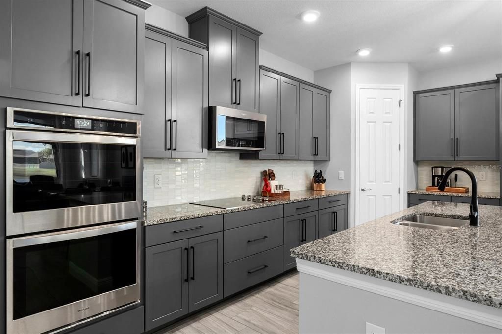 На продажу: $650,000 (4 спален, 2 ванн, 2220 Квадратных фут)