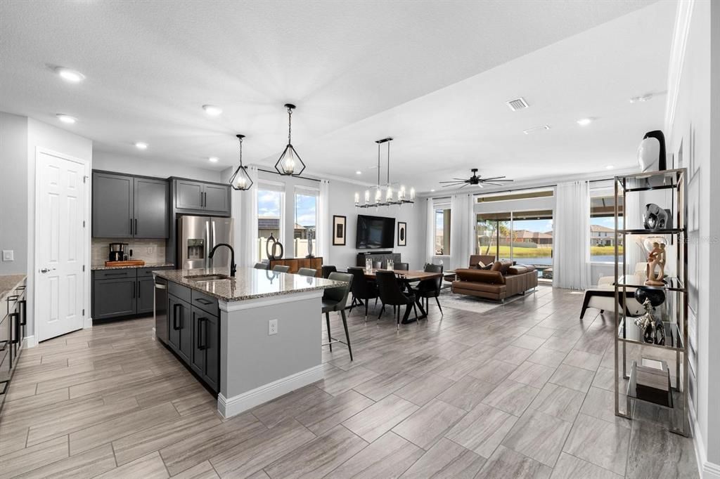 На продажу: $650,000 (4 спален, 2 ванн, 2220 Квадратных фут)