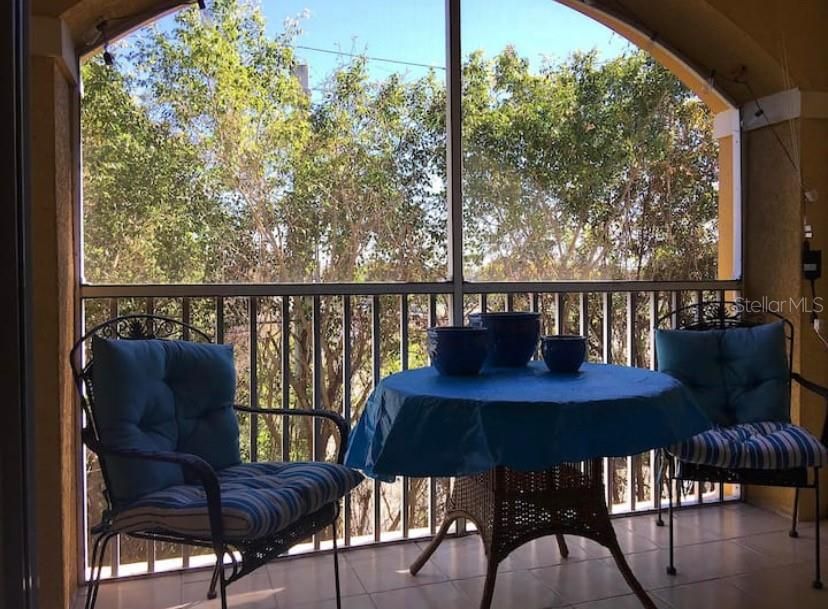 For Sale: $152,000 (1 beds, 1 baths, 697 Square Feet)