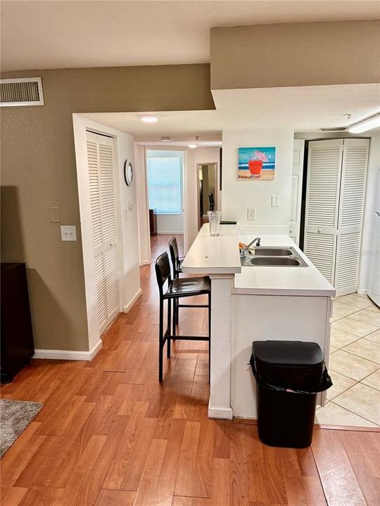 For Sale: $152,000 (1 beds, 1 baths, 697 Square Feet)