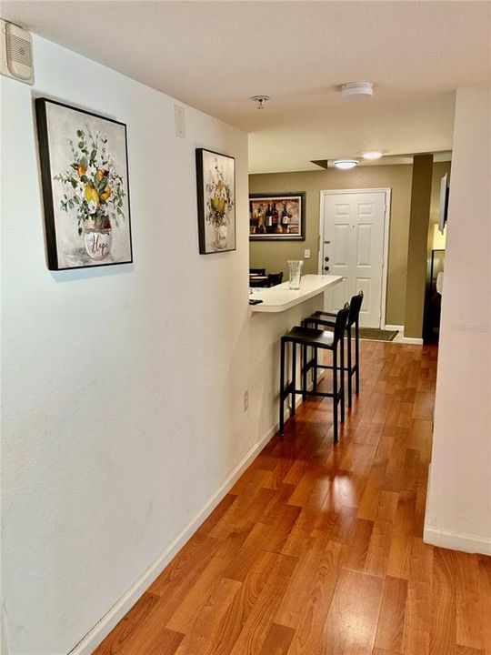 For Sale: $152,000 (1 beds, 1 baths, 697 Square Feet)