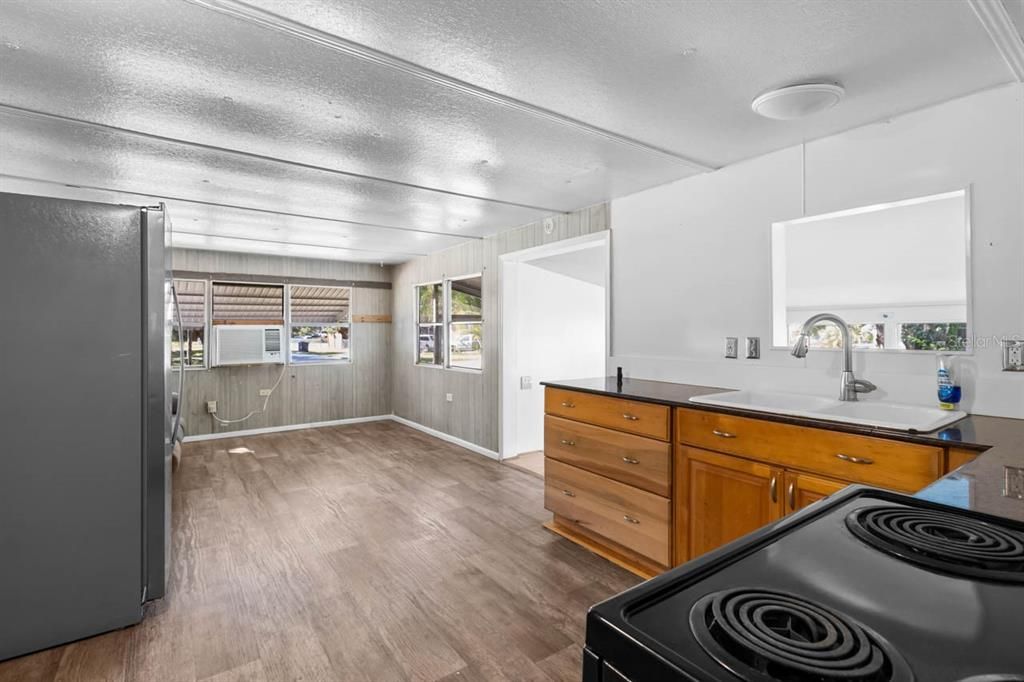 出租: $1,400 (2 贝兹, 1 浴室, 1157 平方英尺)