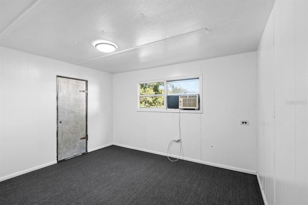 出租: $1,400 (2 贝兹, 1 浴室, 1157 平方英尺)