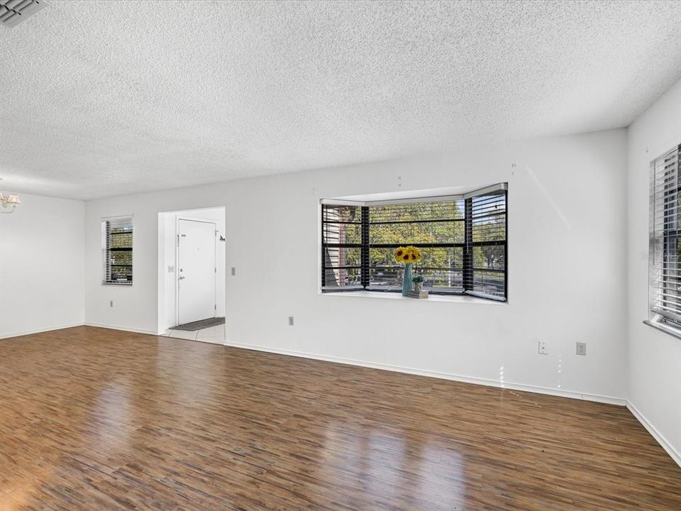 待售: $115,000 (3 贝兹, 2 浴室, 1239 平方英尺)