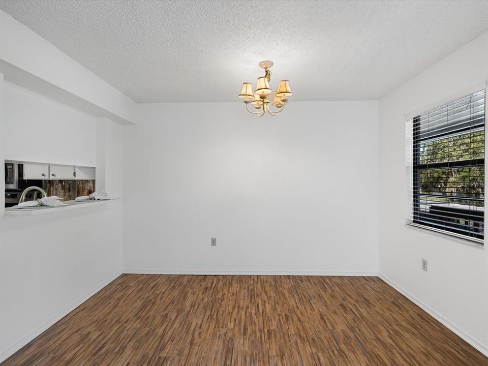 待售: $115,000 (3 贝兹, 2 浴室, 1239 平方英尺)