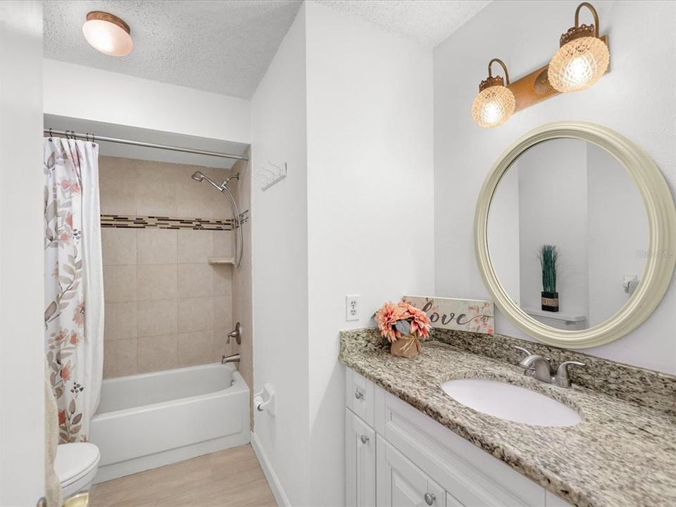 待售: $115,000 (3 贝兹, 2 浴室, 1239 平方英尺)