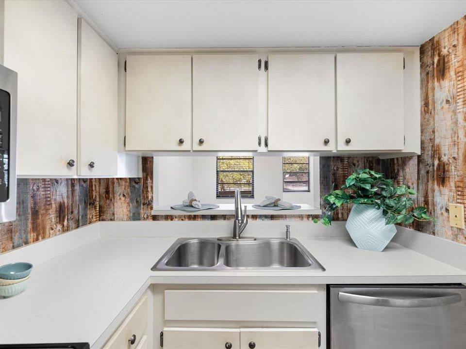 待售: $115,000 (3 贝兹, 2 浴室, 1239 平方英尺)