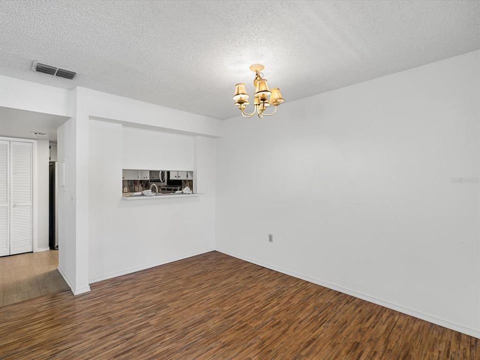 待售: $115,000 (3 贝兹, 2 浴室, 1239 平方英尺)