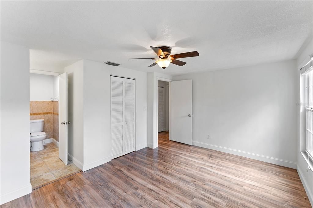 Active With Contract: $599,990 (5 beds, 3 baths, 2569 Square Feet)