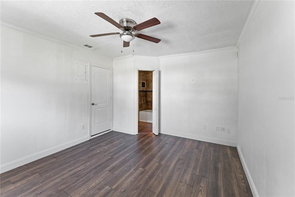 Active With Contract: $599,990 (5 beds, 3 baths, 2569 Square Feet)