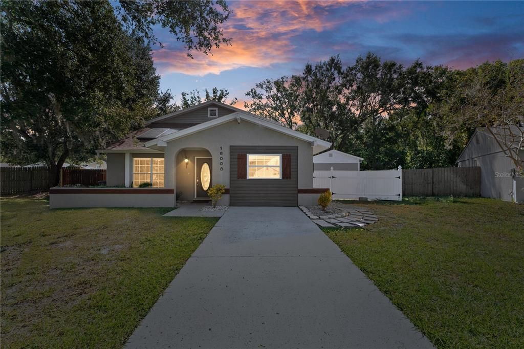 Active With Contract: $599,990 (5 beds, 3 baths, 2569 Square Feet)