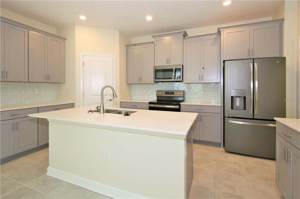 Active With Contract: $2,650 (4 beds, 3 baths, 2166 Square Feet)