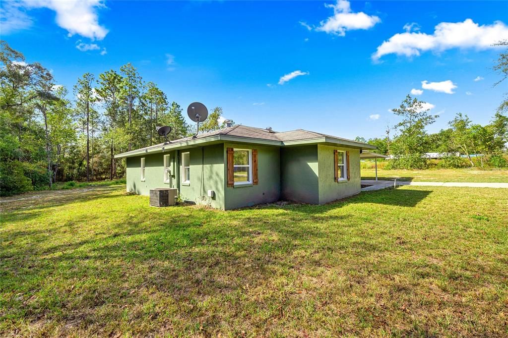 合同活跃: $219,000 (3 贝兹, 2 浴室, 1272 平方英尺)