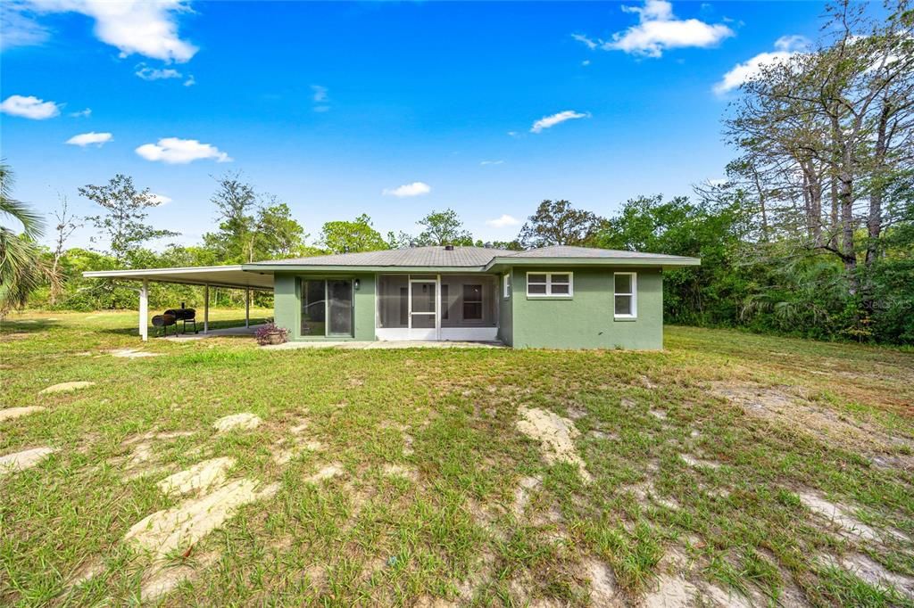 合同活跃: $219,000 (3 贝兹, 2 浴室, 1272 平方英尺)