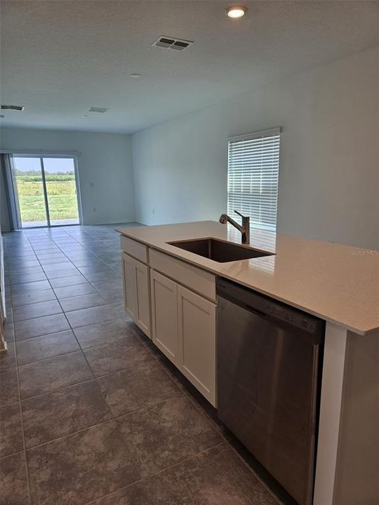 待售: $303,000 (3 贝兹, 2 浴室, 1432 平方英尺)