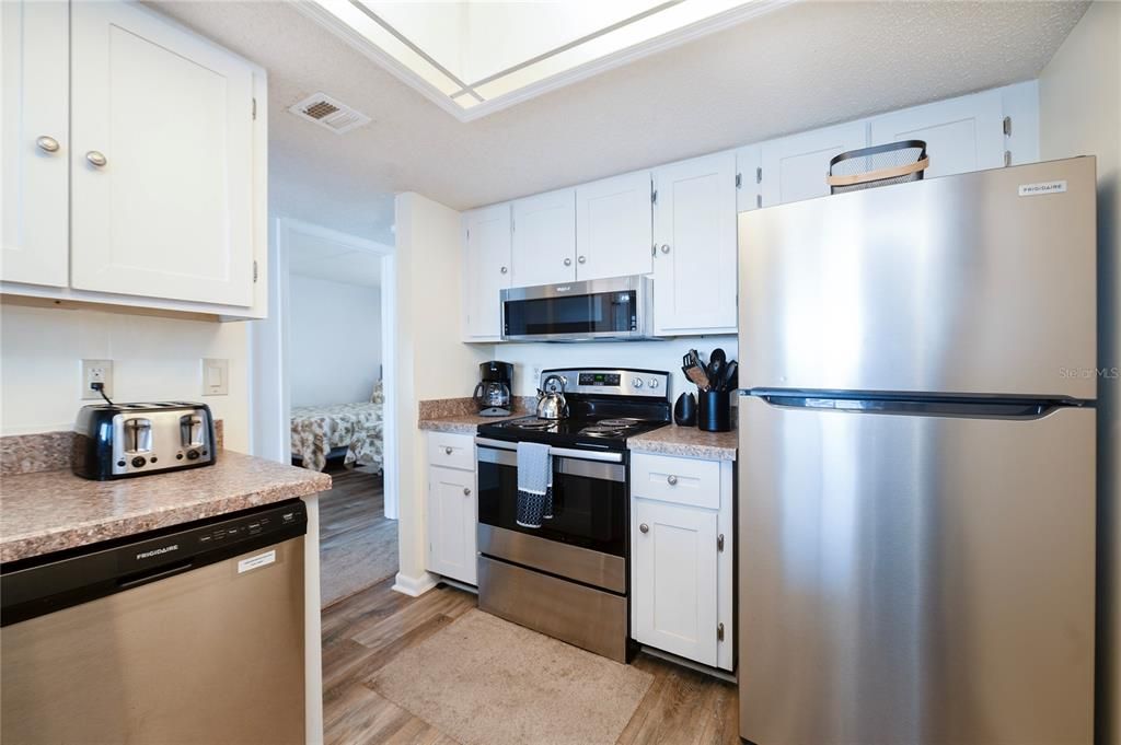 待售: $424,900 (2 贝兹, 2 浴室, 900 平方英尺)