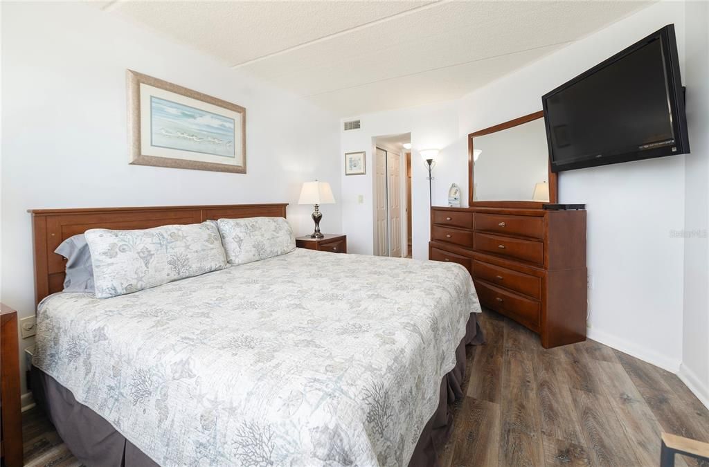 待售: $424,900 (2 贝兹, 2 浴室, 900 平方英尺)