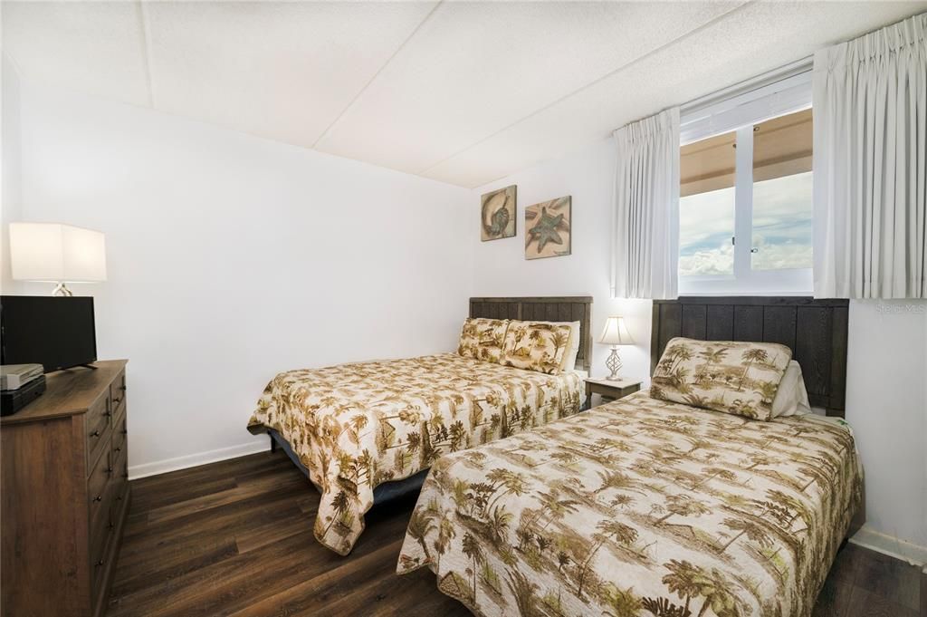 待售: $424,900 (2 贝兹, 2 浴室, 900 平方英尺)