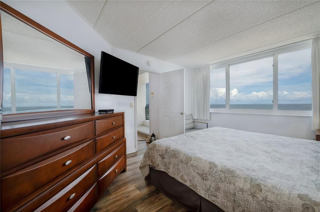 待售: $424,900 (2 贝兹, 2 浴室, 900 平方英尺)