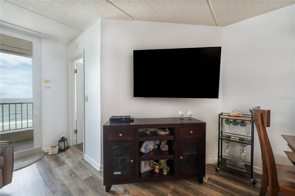 待售: $424,900 (2 贝兹, 2 浴室, 900 平方英尺)