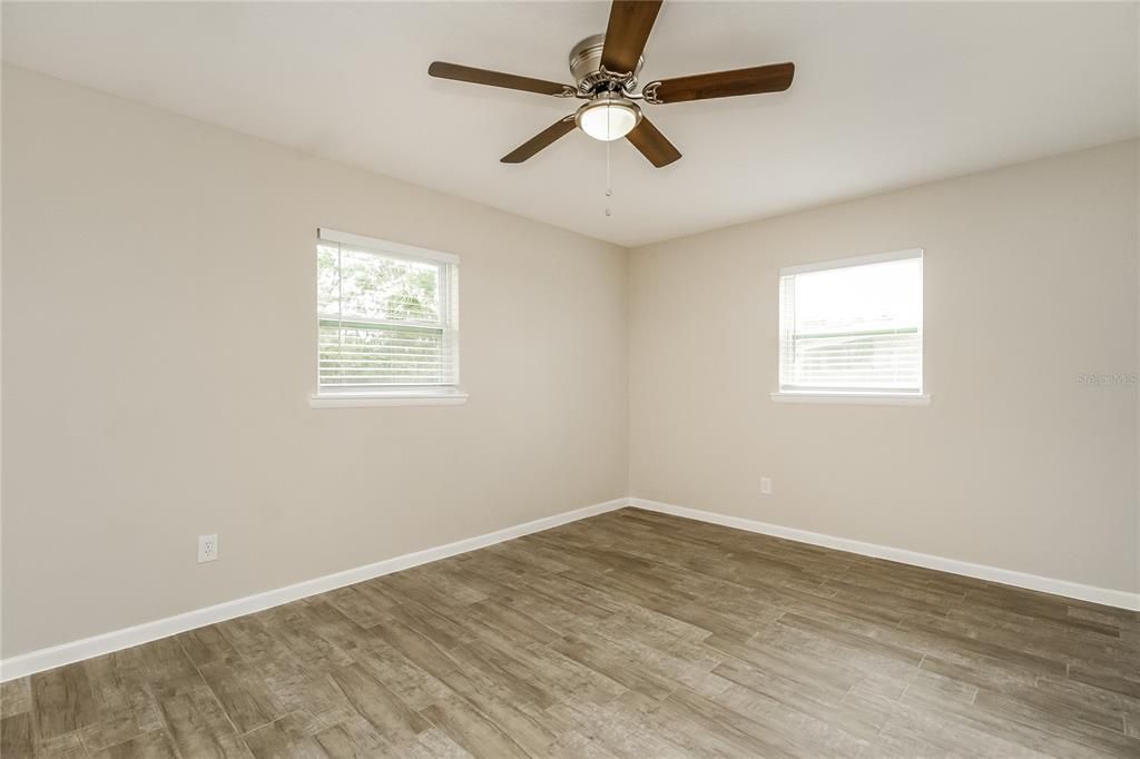 出租: $1,760 (2 贝兹, 2 浴室, 1297 平方英尺)