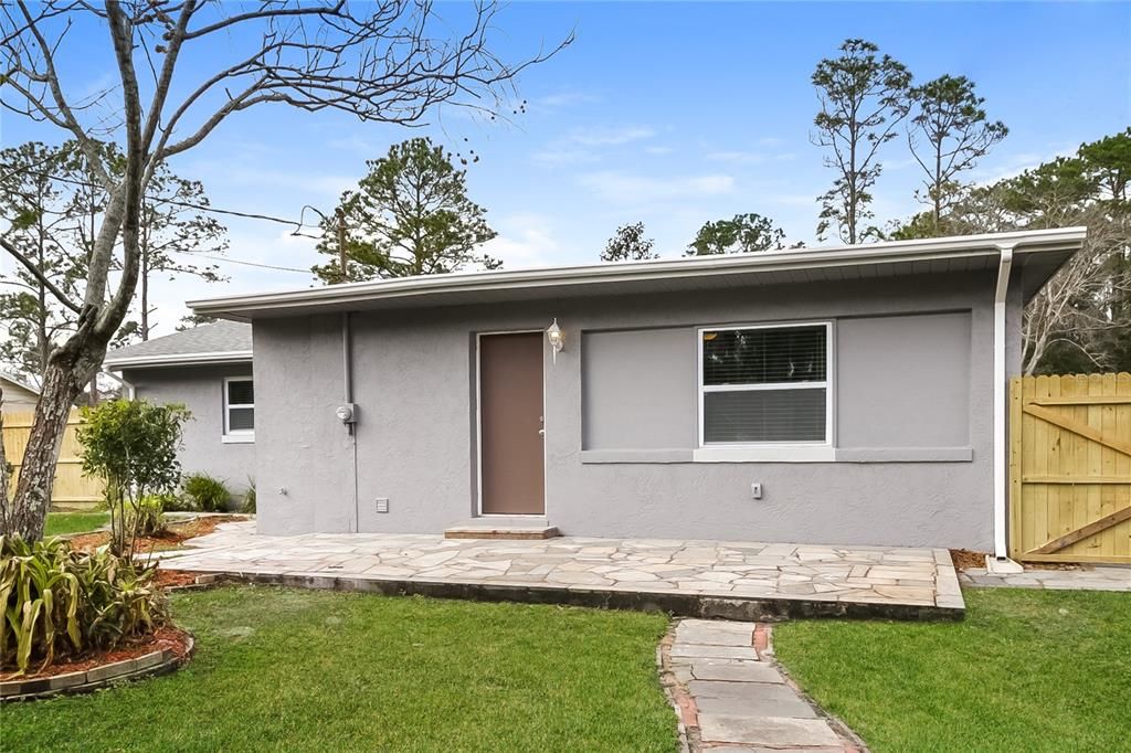 出租: $1,760 (2 贝兹, 2 浴室, 1297 平方英尺)