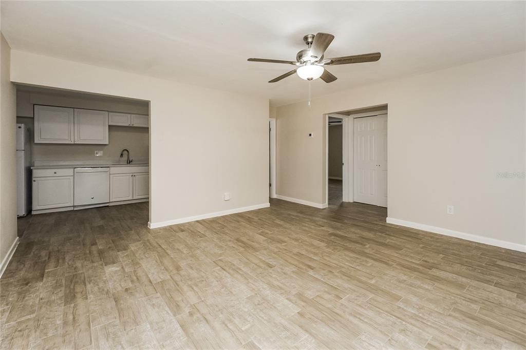 出租: $1,760 (2 贝兹, 2 浴室, 1297 平方英尺)