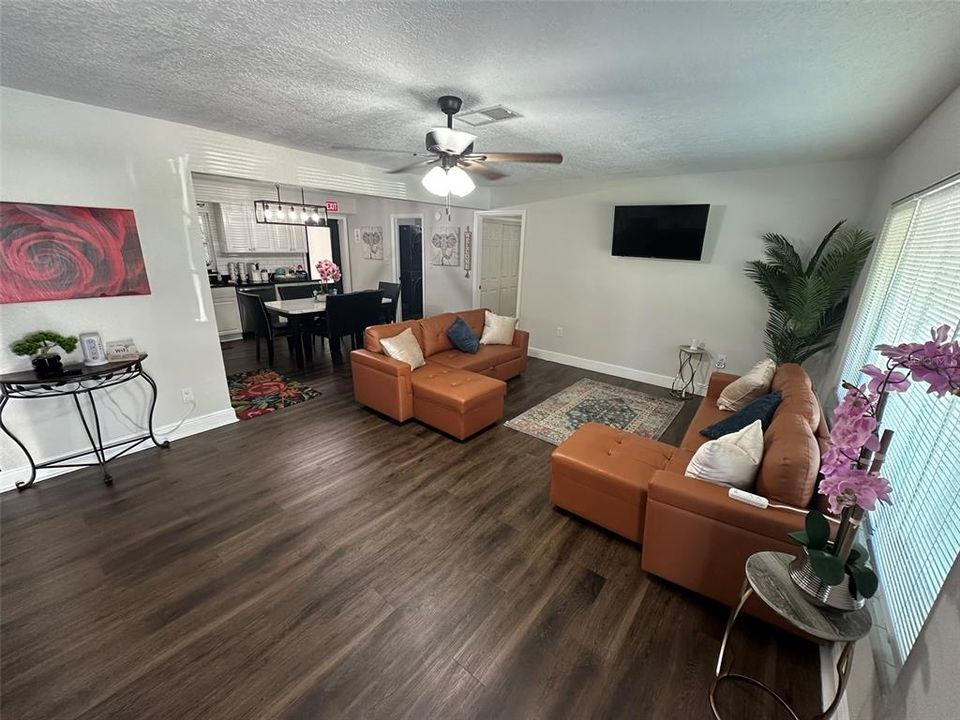 For Sale: $699,900 (5 beds, 3 baths, 2058 Square Feet)