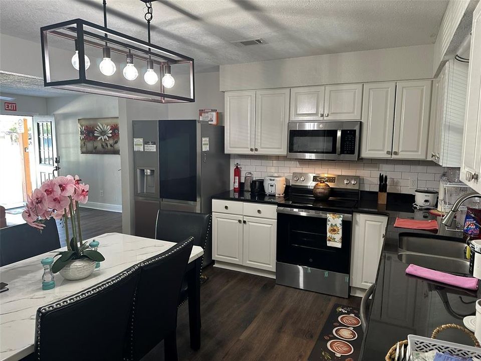 For Sale: $699,900 (5 beds, 3 baths, 2058 Square Feet)