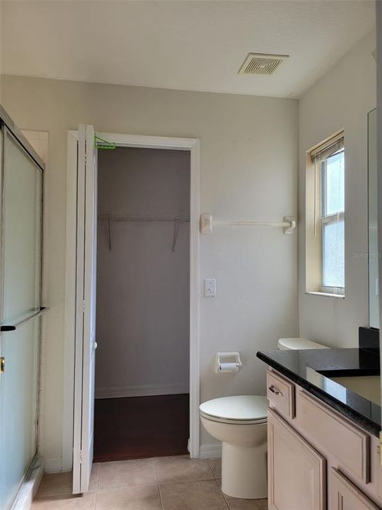 Active With Contract: $2,000 (3 beds, 2 baths, 1283 Square Feet)