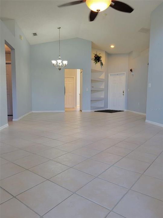 Active With Contract: $2,000 (3 beds, 2 baths, 1283 Square Feet)