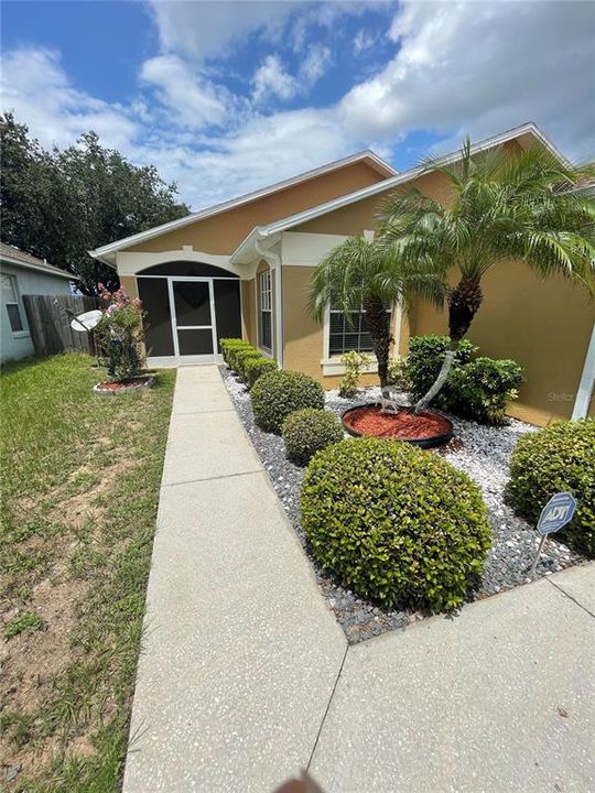 Active With Contract: $2,000 (3 beds, 2 baths, 1283 Square Feet)