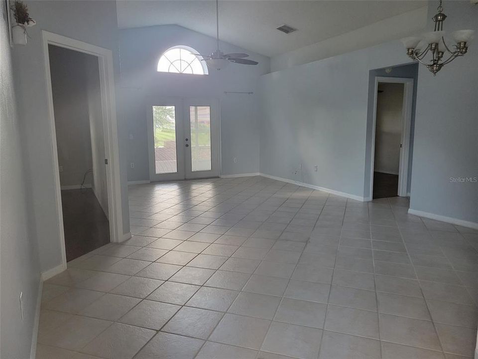 Active With Contract: $2,000 (3 beds, 2 baths, 1283 Square Feet)
