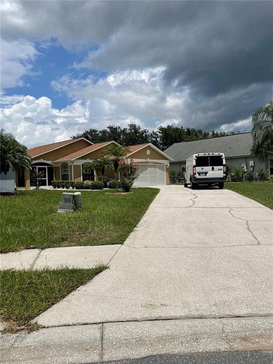 Active With Contract: $2,000 (3 beds, 2 baths, 1283 Square Feet)