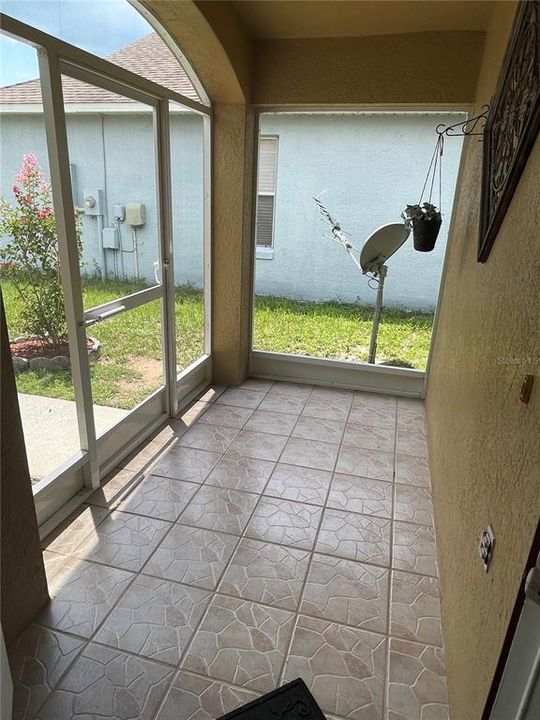 Active With Contract: $2,000 (3 beds, 2 baths, 1283 Square Feet)