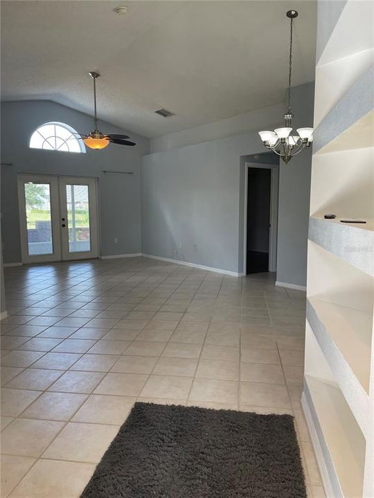 Active With Contract: $2,000 (3 beds, 2 baths, 1283 Square Feet)