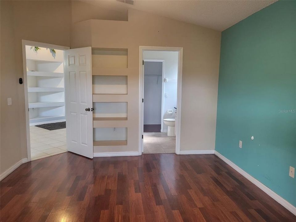 Active With Contract: $2,000 (3 beds, 2 baths, 1283 Square Feet)