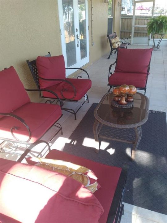 Active With Contract: $2,000 (3 beds, 2 baths, 1283 Square Feet)