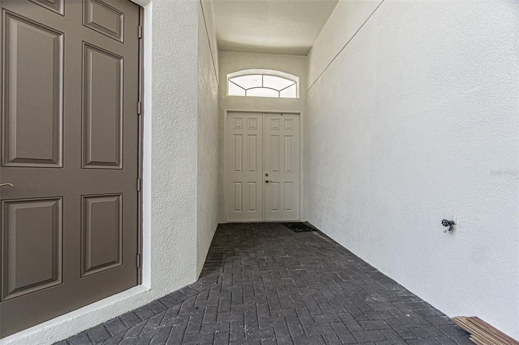 For Sale: $299,900 (3 beds, 3 baths, 1577 Square Feet)