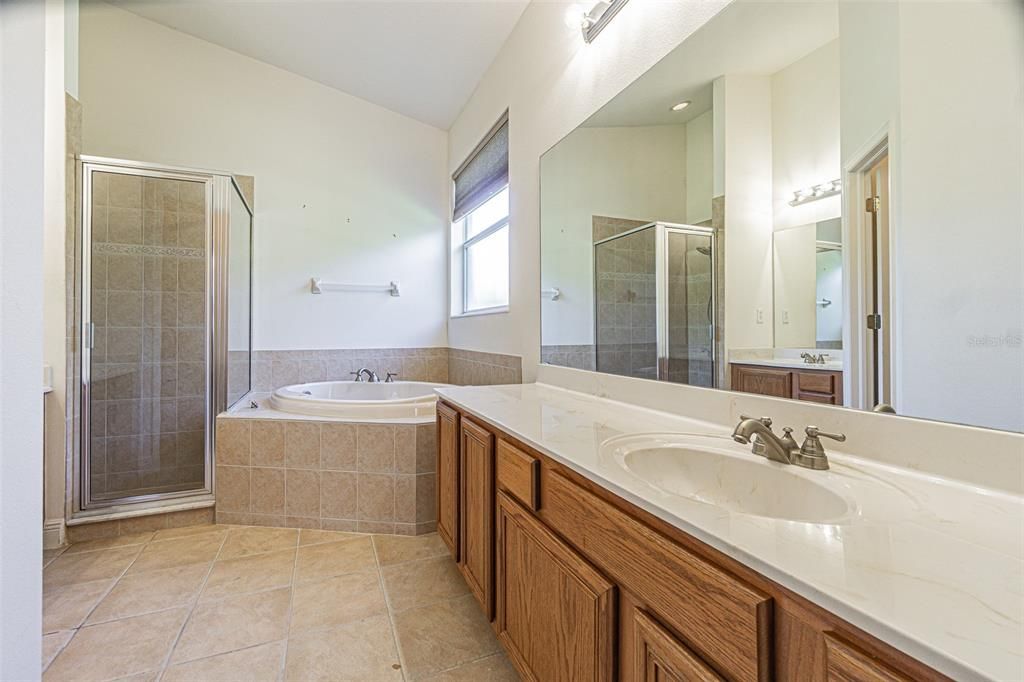 For Sale: $299,900 (3 beds, 3 baths, 1577 Square Feet)