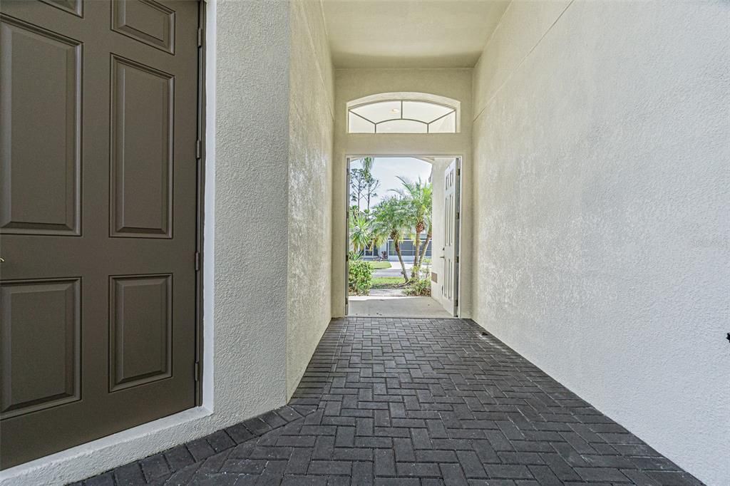 For Sale: $299,900 (3 beds, 3 baths, 1577 Square Feet)