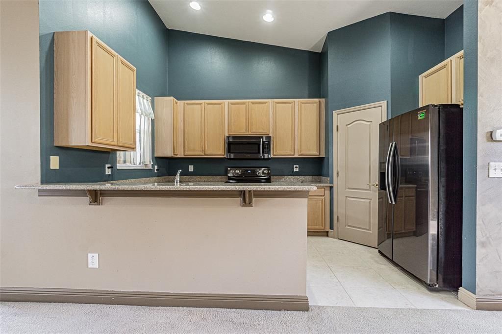 For Sale: $299,900 (3 beds, 3 baths, 1577 Square Feet)