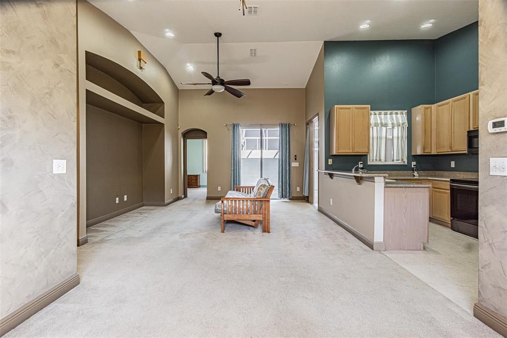 For Sale: $299,900 (3 beds, 3 baths, 1577 Square Feet)