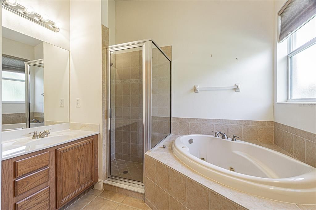 For Sale: $299,900 (3 beds, 3 baths, 1577 Square Feet)