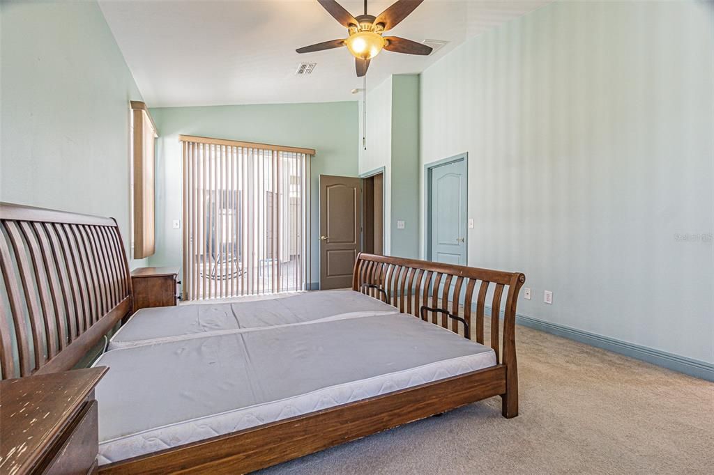 For Sale: $299,900 (3 beds, 3 baths, 1577 Square Feet)