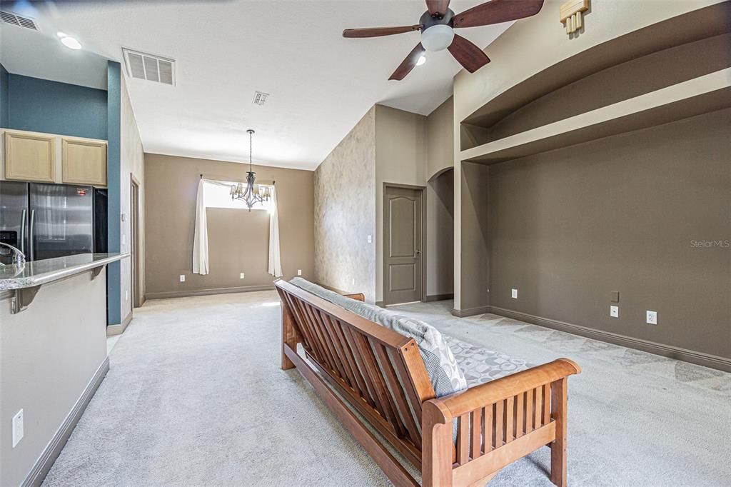 For Sale: $299,900 (3 beds, 3 baths, 1577 Square Feet)