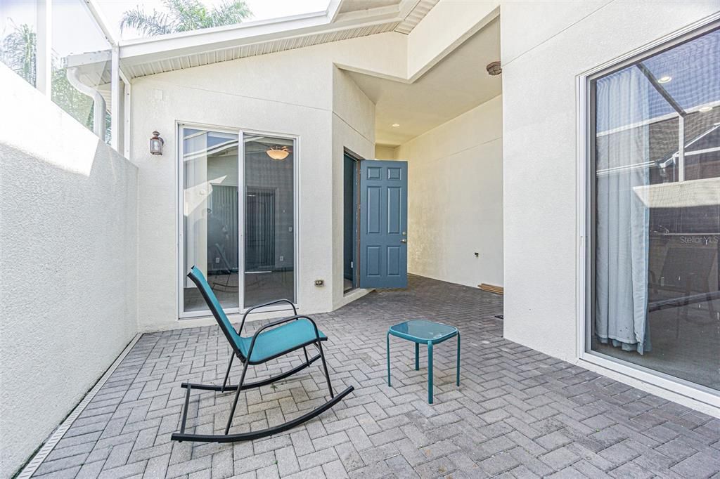 For Sale: $299,900 (3 beds, 3 baths, 1577 Square Feet)